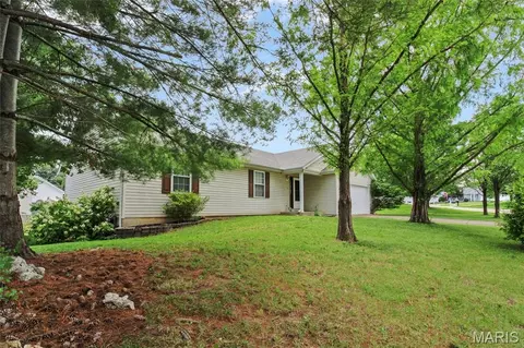 Exterior - 8 Knoll Ridge Ct, O'fallon, MO 63368 photo 3 of 14