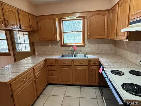Kitchen - 20769 Highway 68, Vichy, MO 65580 photo 2 of 2