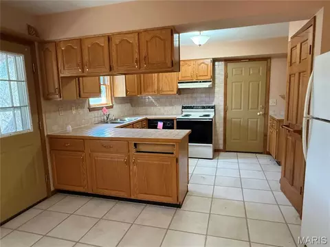 Kitchen - 20769 Highway 68, Vichy, MO 65580 photo 1 of 2