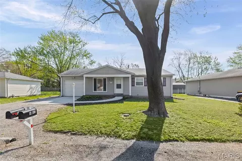 14 Dee St, Moro, IL 62067