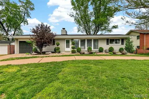 15 Graeler Dr, Saint Louis, MO 63146