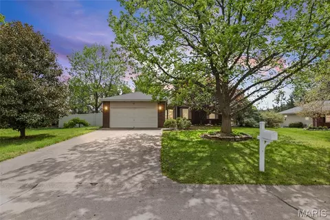 11 Cottonwood Glen Dr, Glen Carbon, IL 62034