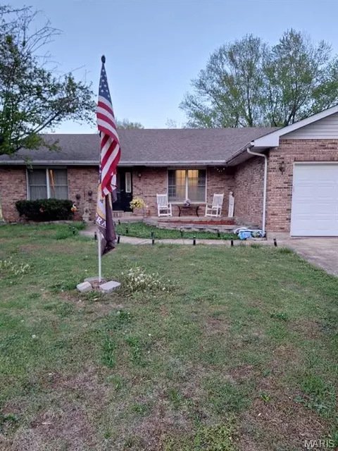 450 Shenandoah Dr, Farmington, MO 63640