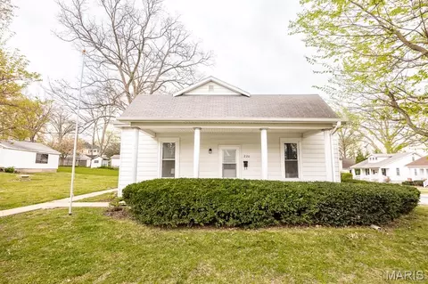 220 S Saint Clair St, Lebanon, IL 62254