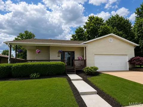8686 Barby Ln, Saint Louis, MO 63124