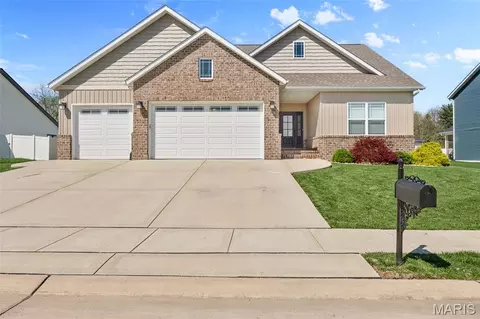 309 Stonebriar Dr, Troy, IL 62294