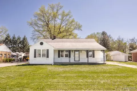 14 Kadlec Dr, Fairview Heights, IL 62208
