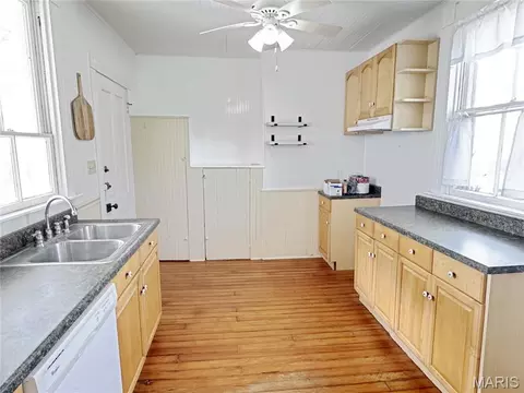 Kitchen - 1933 4 Mile Rd, Washington, MO 63090 photo 1 of 2