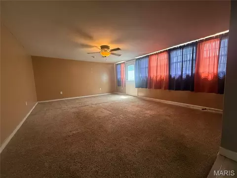 Living - 1105 Peach St, Kennett, MO 63857 photo 4 of 5