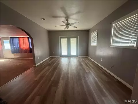 Living - 1105 Peach St, Kennett, MO 63857 photo 3 of 5