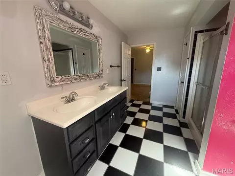 Bath - 1105 Peach St, Kennett, MO 63857 photo 3 of 5