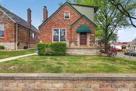 6601 Lindenwood Pl, Saint Louis, MO 63109