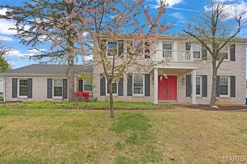 1917 Dovercliff Ct, Chesterfield, MO 63017