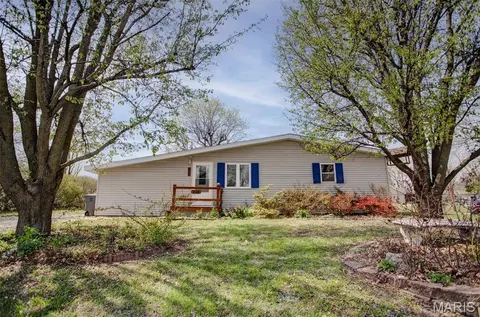 508 N Main St, Pleasant Hill, IL 62366