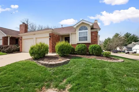 12792 Bennington Common Ln, Saint Louis, MO 63146
