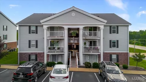 1255 Creve Coeur Crossing Ln #L, Chesterfield, MO 63017