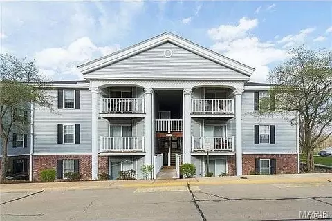 1255 Creve Coeur Crossing Ln #L, Chesterfield, MO 63017
