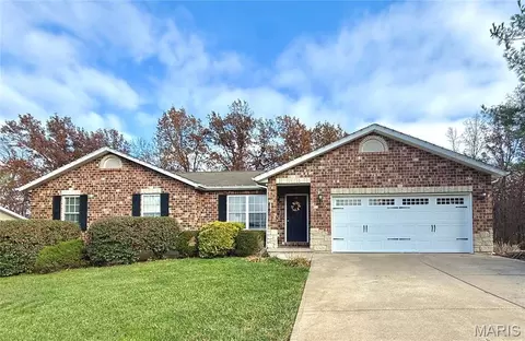 304 Parkway Dr, Troy, MO 63379