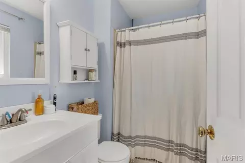 Bath - 2192 Meadow Dr, Barnhart, MO 63012 photo 2 of 5