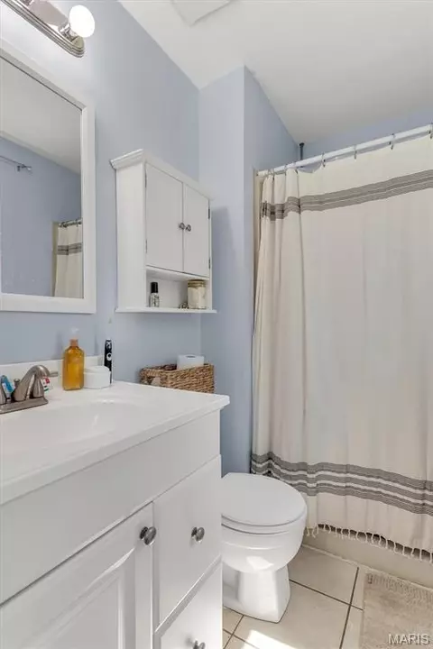 Bath - 2192 Meadow Dr, Barnhart, MO 63012 photo 1 of 5