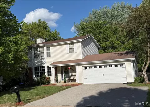 1316 Whispering Ridge Ln, Saint Peters, MO 63376