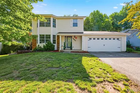 1316 Whispering Ridge Ln, Saint Peters, MO 63376