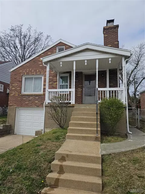 9337 Mackenzie Rd, Affton, MO 63123