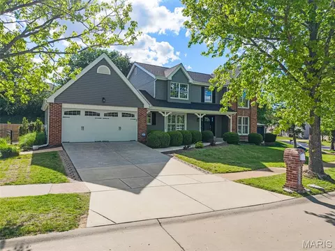 2902 Piney Pointe Dr, Saint Louis, MO 63129