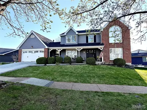 2902 Piney Pointe Dr, Saint Louis, MO 63129
