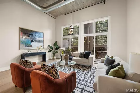 4100 Forest Park Ave #121, Saint Louis, MO 63108