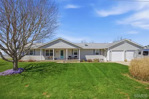 38 Harbor Dr, Shattuc, IL 62231