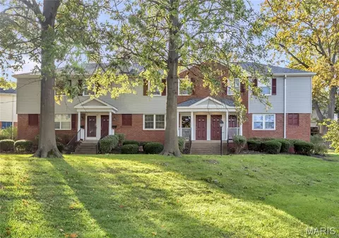 9155 N Swan Cir, Saint Louis, MO 63144