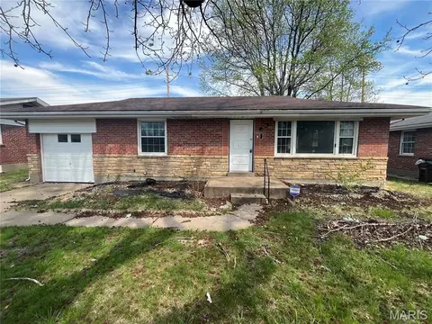 324 Gage Dr, Ferguson, MO 63135