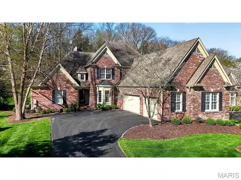 462 Hickory Trace Dr, Saint Albans, MO 63073