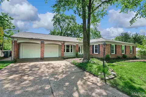 1944 Pepperrell Dr, Saint Louis, MO 63146