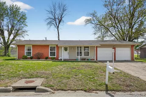 201 Mercury Dr, Godfrey, IL 62035