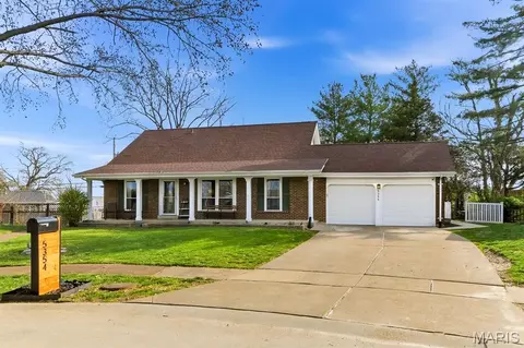 5354 Chatfield Dr, Saint Louis, MO 63129