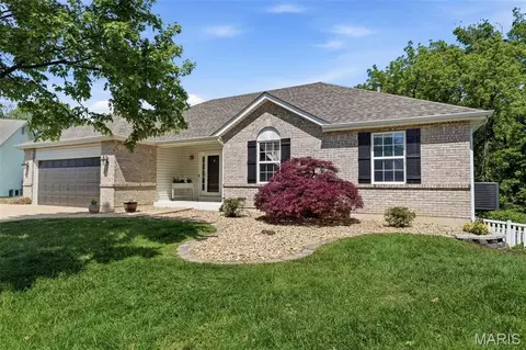 1098 Reddington Timbers Dr, Saint Charles, MO 63304