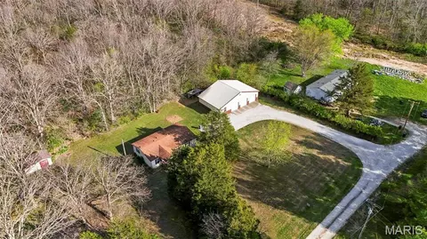 290 Chapman Farm Rd, Winfield, MO 63389