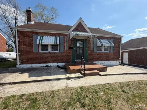 8964 Mayfield Ct, Saint Louis, MO 63136