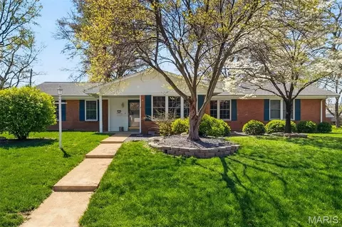 224 Churchill Dr, Belleville, IL 62223