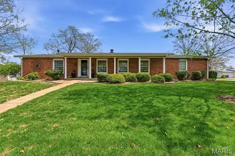 9506 Trinadad Ln, Saint Louis, MO 63126