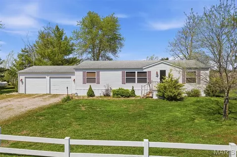 1222 Mary Irene Rd, New Baden, IL 62265