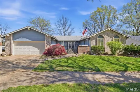 740 Penny Ct, Ballwin, MO 63011