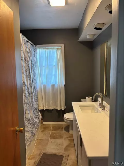Bath - 514 Carson Rd, Ferguson, MO 63135 photo 1 of 1