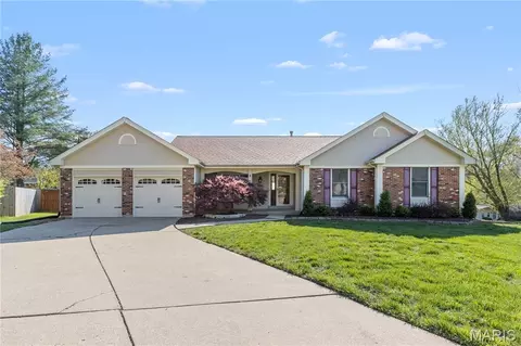 4 Scarsdale Manor Ct, Saint Charles, MO 63303