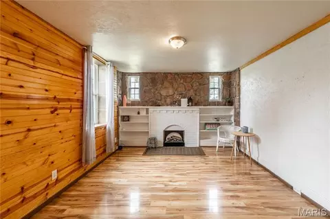 Living - 605 Third St, Marble Hill, MO 63764 photo 3 of 15