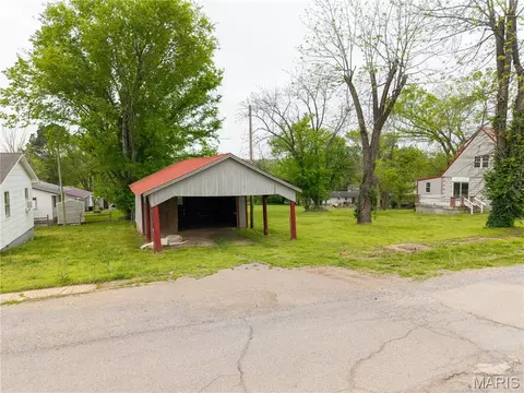 Exterior - 605 Third St, Marble Hill, MO 63764 photo 4 of 5