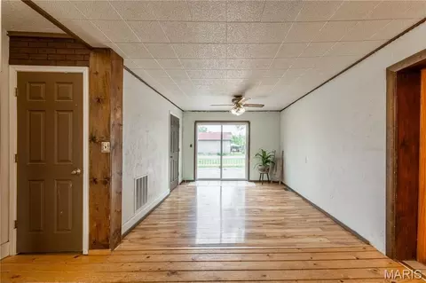 Living - 605 Third St, Marble Hill, MO 63764 photo 12 of 15