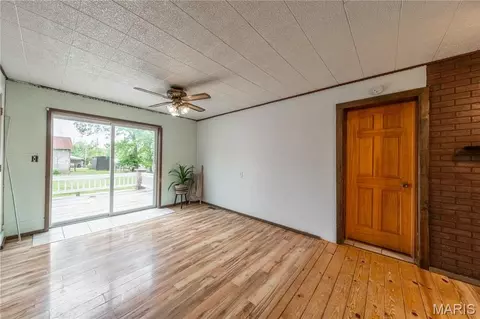 Living - 605 Third St, Marble Hill, MO 63764 photo 11 of 15